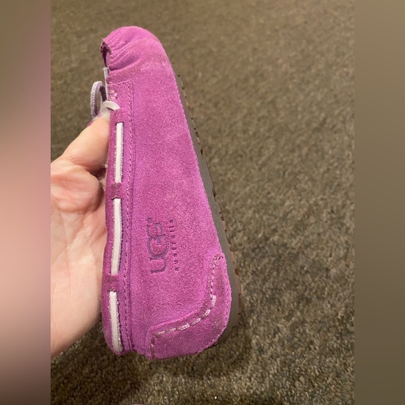 EUC Girls Sz 2 Hot Pink UGG fur lining warm soft comfy shoe slipper moccasin - Picture 5 of 5